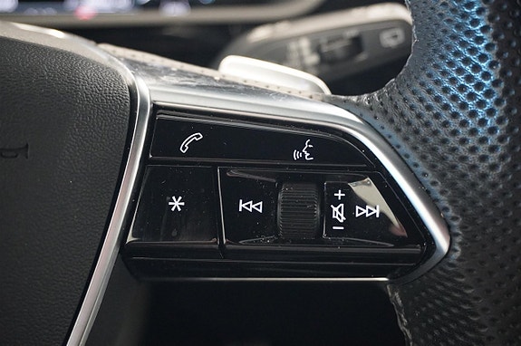 Audi Q8 e-tron 10 of 17
