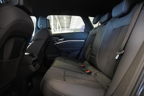 Audi Q8 e-tron 13 of 17