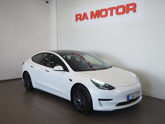 Tesla Model 3 3 of 25