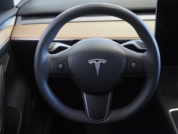 Tesla Model 3 16 of 25