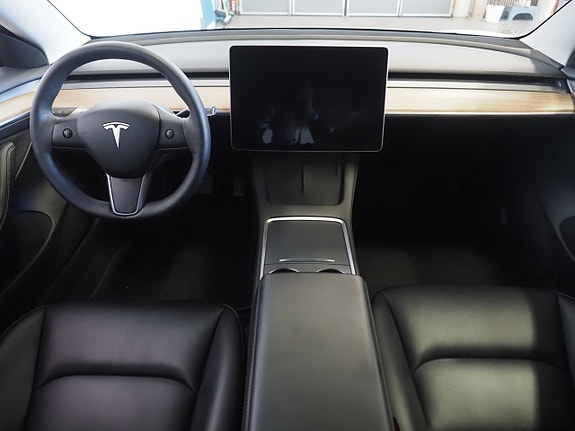 Tesla Model 3 19 of 25