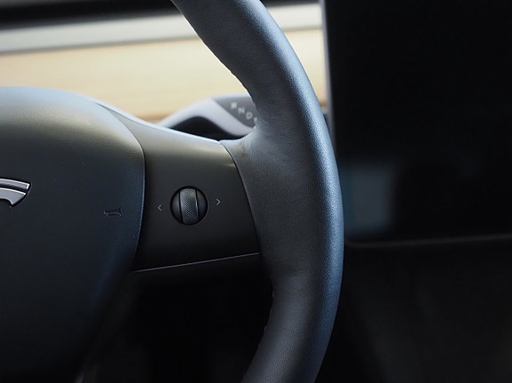 Tesla Model 3 18 of 25