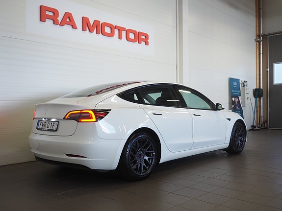 Tesla Model 3 5 of 25