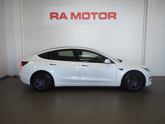 Tesla Model 3 4 of 25