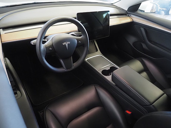 Tesla Model 3 23 of 25