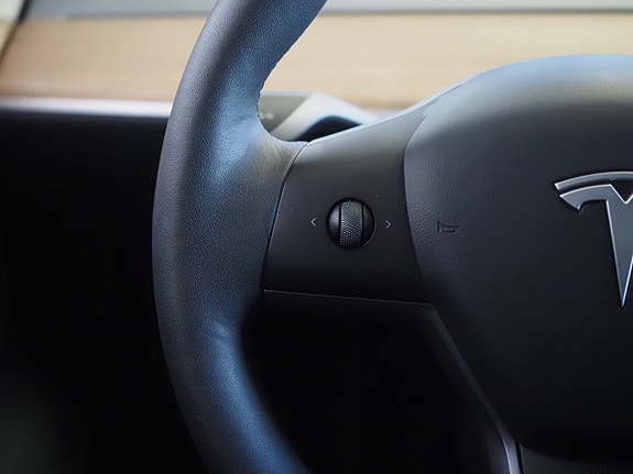 Tesla Model 3 17 of 25