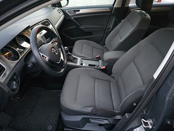 Volkswagen Golf VII 16 of 27