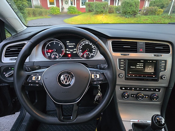 Volkswagen Golf VII 19 of 27