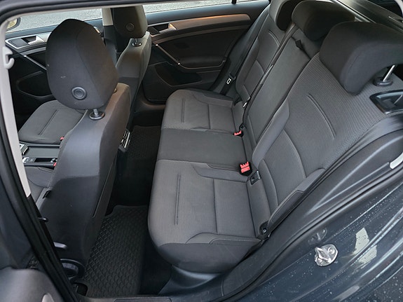 Volkswagen Golf VII 22 of 27