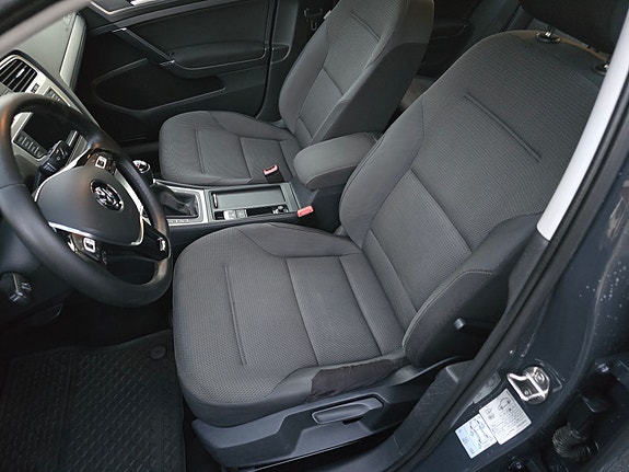 Volkswagen Golf VII 21 of 27