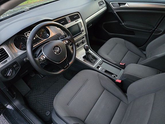 Volkswagen Golf VII 17 of 27