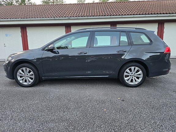 Volkswagen Golf VII 4 of 27