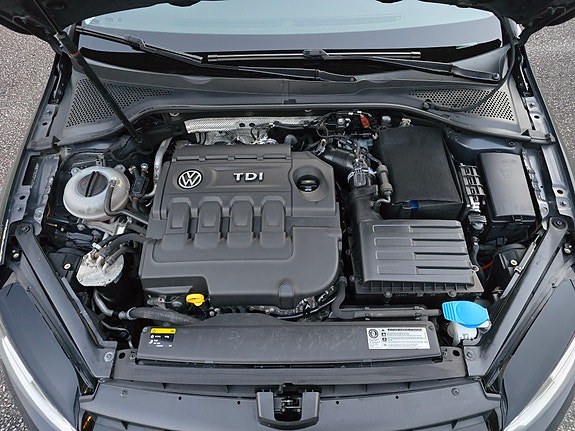 Volkswagen Golf VII 13 of 27
