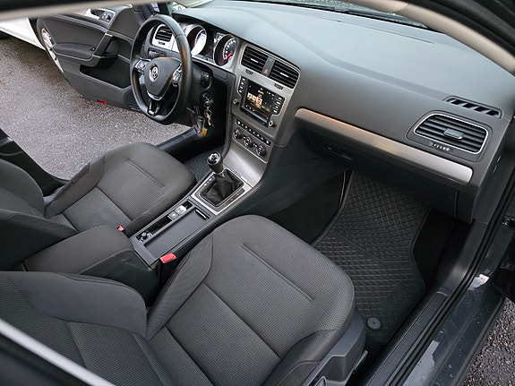 Volkswagen Golf VII 25 of 27
