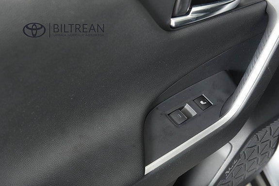 Toyota RAV4 Plug-in Hybrid 18 of 19