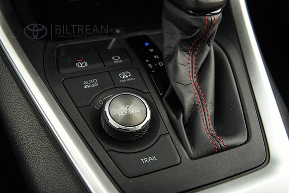 Toyota RAV4 Plug-in Hybrid 14 of 19
