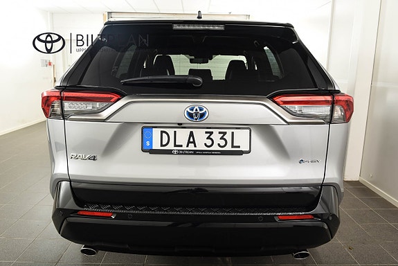 Toyota RAV4 Plug-in Hybrid 4 of 19