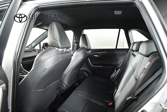 Toyota RAV4 Plug-in Hybrid 8 of 19