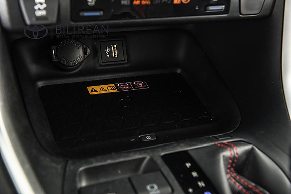 Toyota RAV4 Plug-in Hybrid 13 of 19