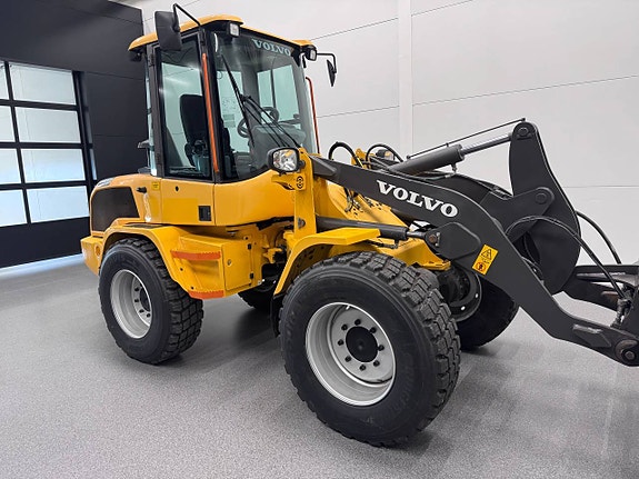 Volvo L30G med redskap 2 of 6