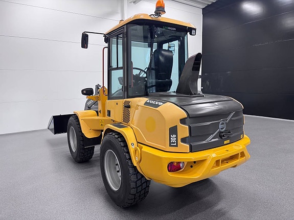 Volvo L30G med redskap 4 of 6