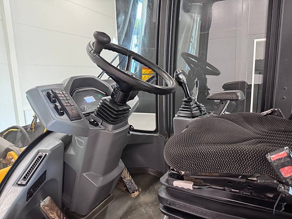 Volvo L30G med redskap 6 of 6