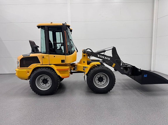 Volvo L30G med redskap