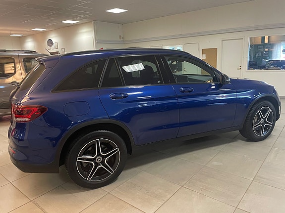 Mercedes-Benz GLC300 e 4 of 8