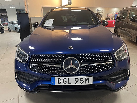 Mercedes-Benz GLC300 e 3 of 8