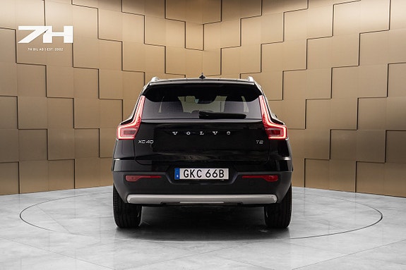 Volvo XC40 4 of 17