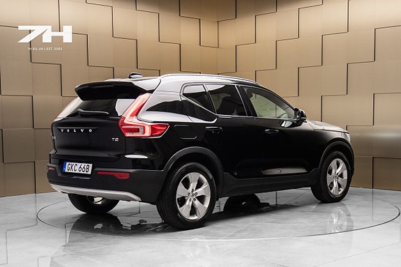 Volvo XC40 5 of 17