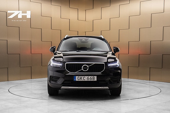 Volvo XC40 8 of 17