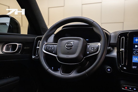 Volvo XC40 11 of 17