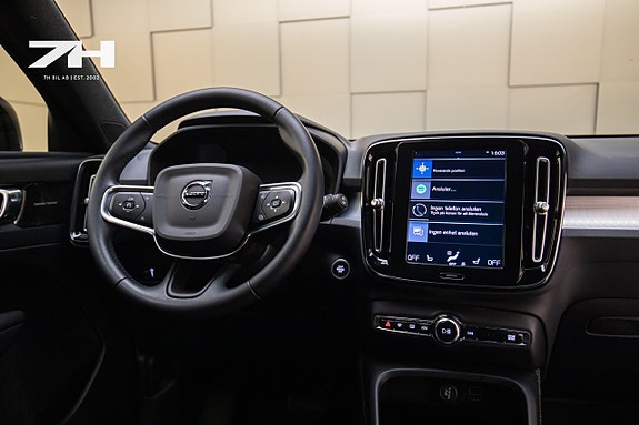 Volvo XC40 12 of 17