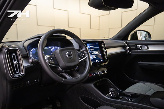 Volvo XC40 9 of 17