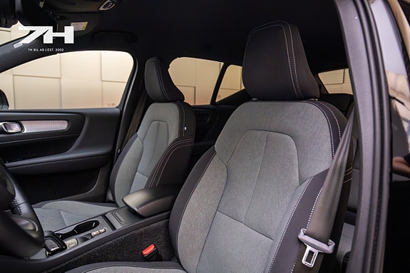 Volvo XC40 15 of 17