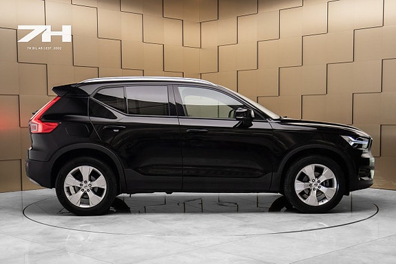 Volvo XC40 6 of 17