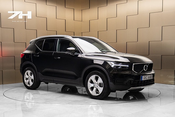 Volvo XC40 7 of 17