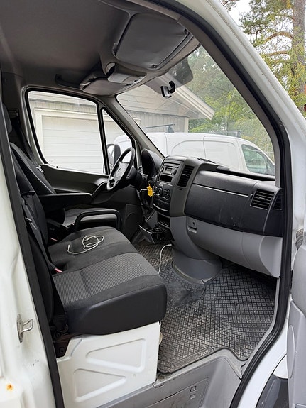 Mercedes-Benz Sprinter 208 12 of 12