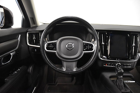 Volvo V90 Cross Country 2 of 25