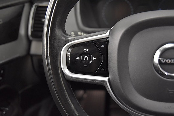 Volvo XC90 10 of 30