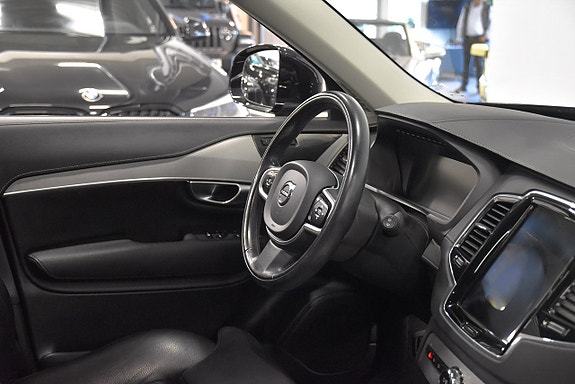 Volvo XC90 8 of 30