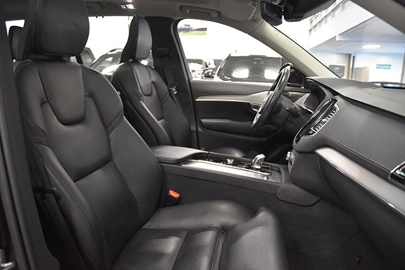 Volvo XC90 12 of 30