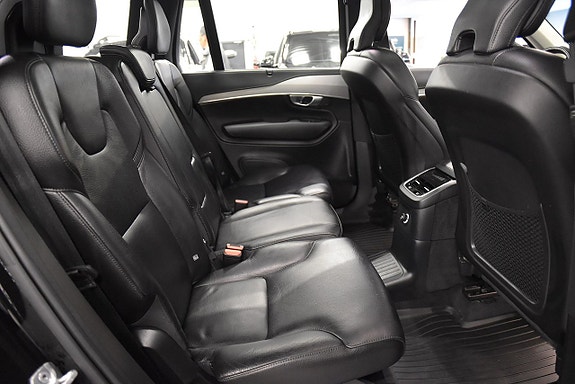 Volvo XC90 14 of 30