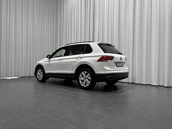 Volkswagen Tiguan 3 of 14