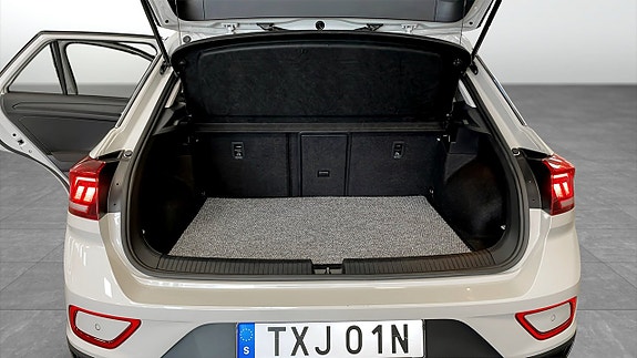 Volkswagen T-Roc 12 of 16