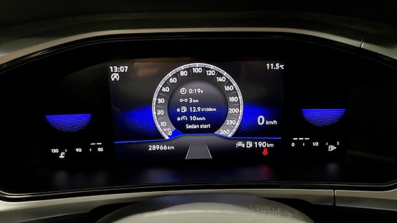 Volkswagen T-Roc 14 of 16