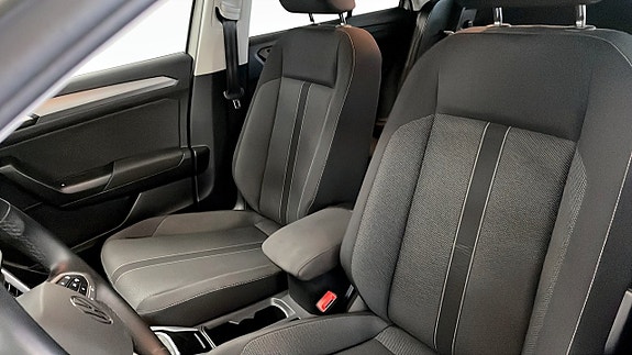 Volkswagen T-Roc 8 of 16