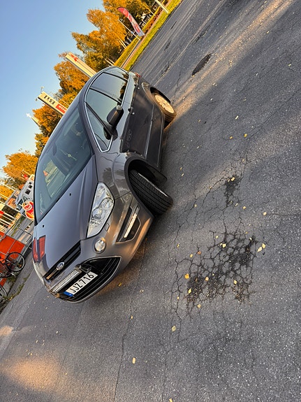 Ford S-MAX 2 of 7