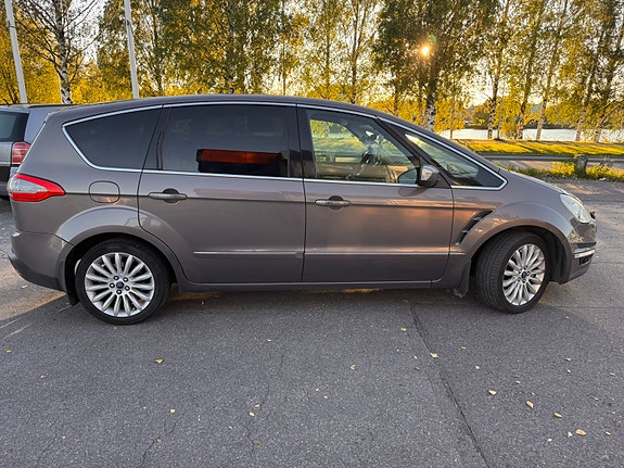 Ford S-MAX 5 of 7